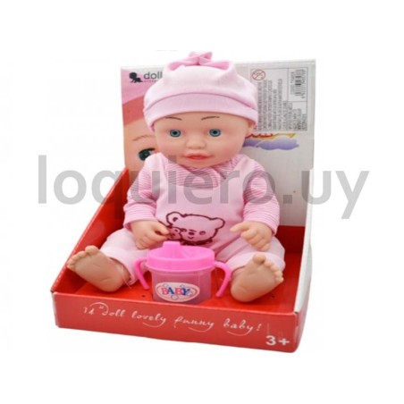 Bebé en caja con mamadera     .