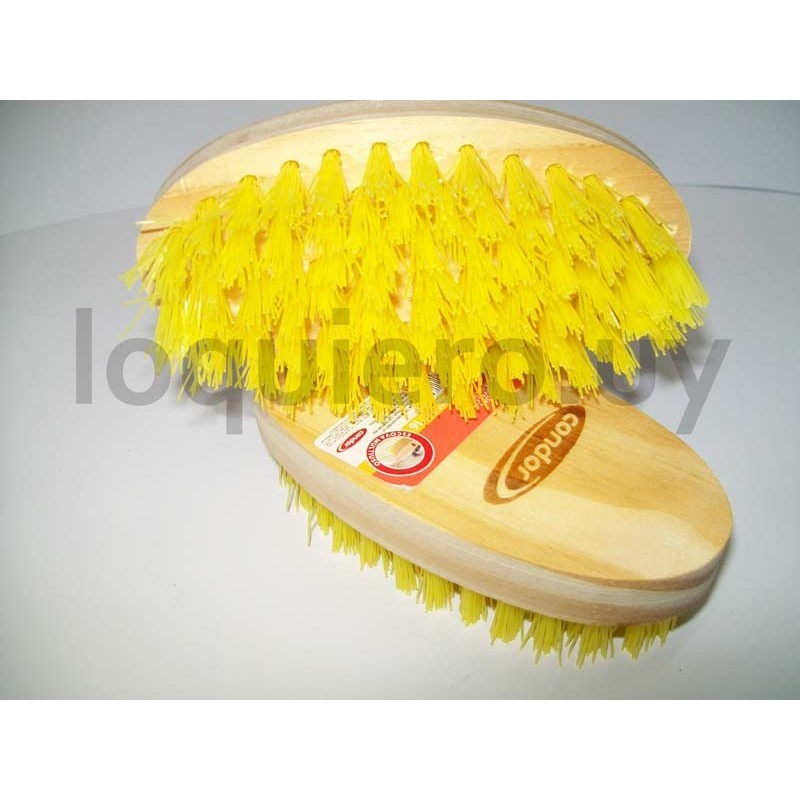 Cepillo amarillo lavar madera .