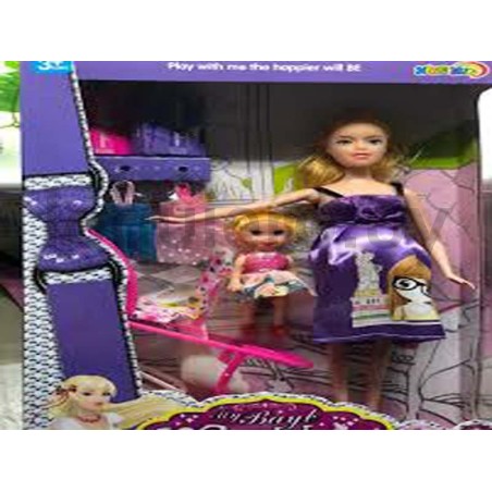 Muñeca en caja y accesorios   .